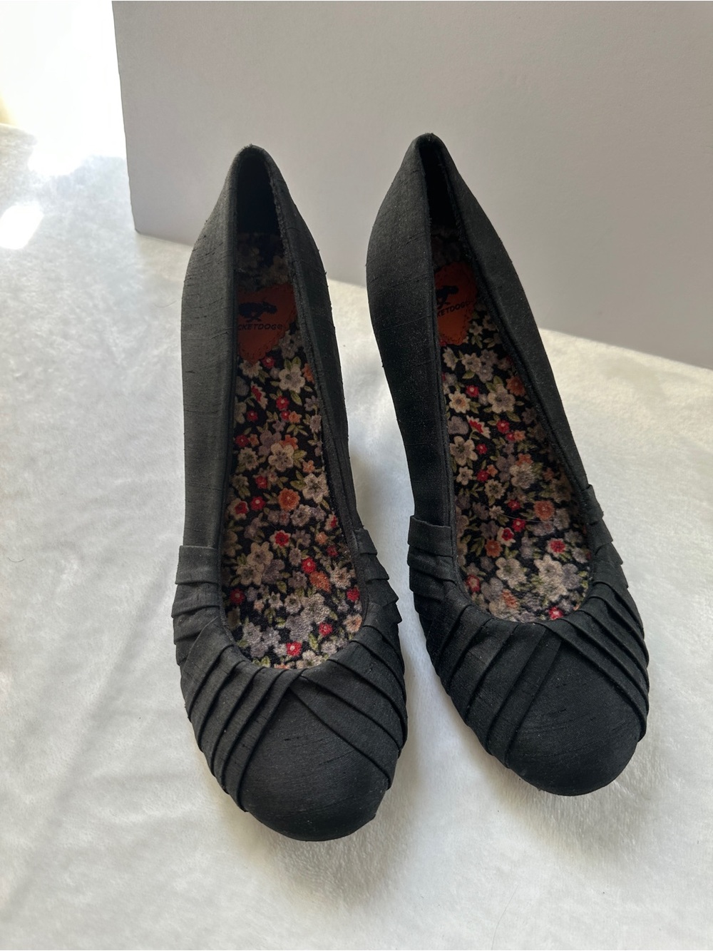 Rocket Dog K9 Black Twist Knot High Heels Pumps Size 9 like new